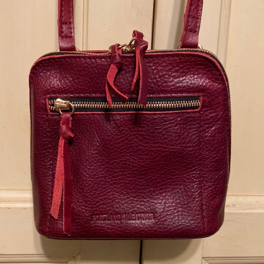 Cute leather crossbody-EUC!